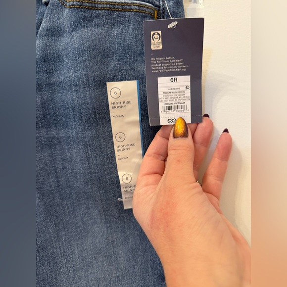 Universal Thread High Rise Skinny Slim Leg Super Stretch Jeans Size 6 Regular - Picture 5 of 6